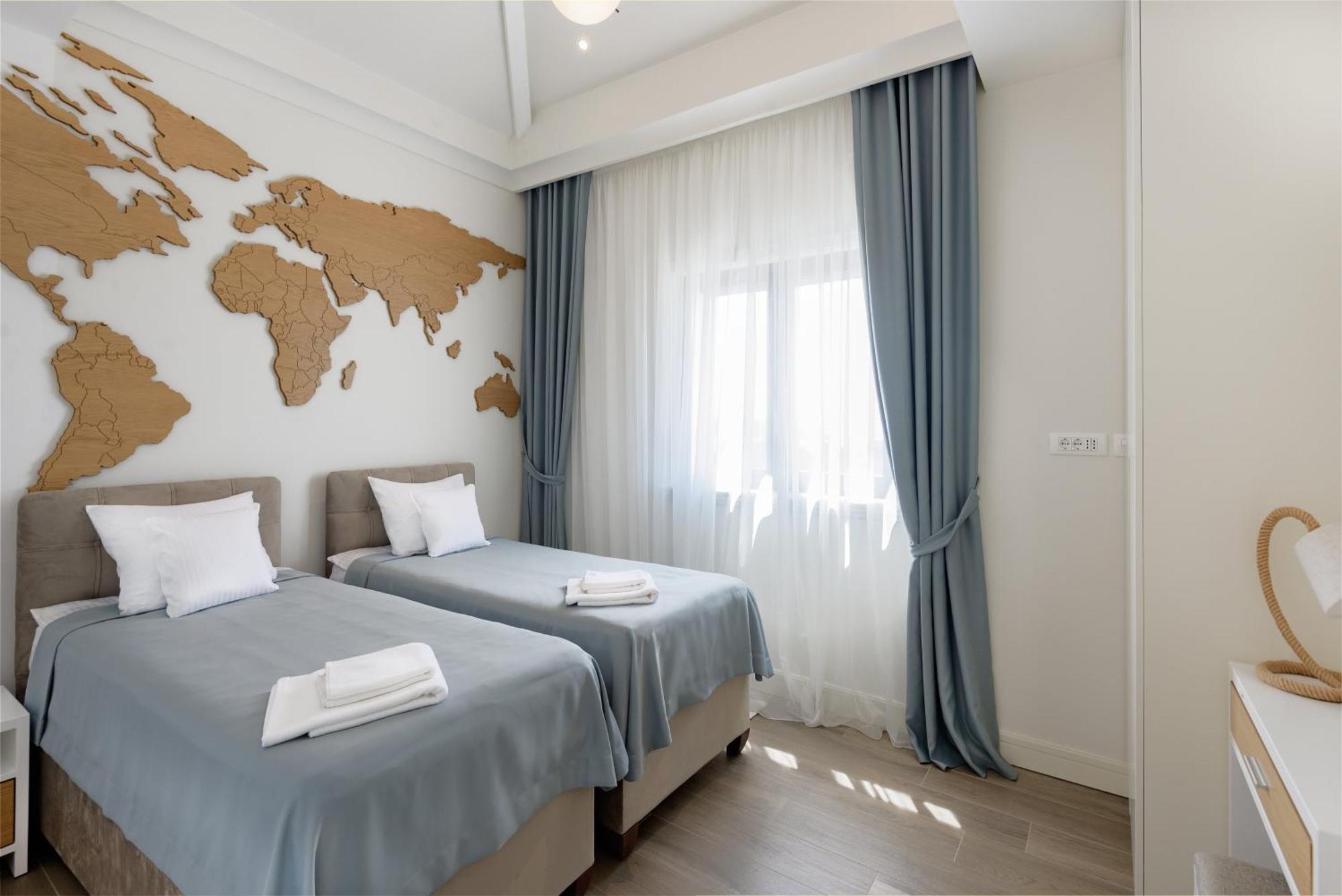 Lustica Apartman *