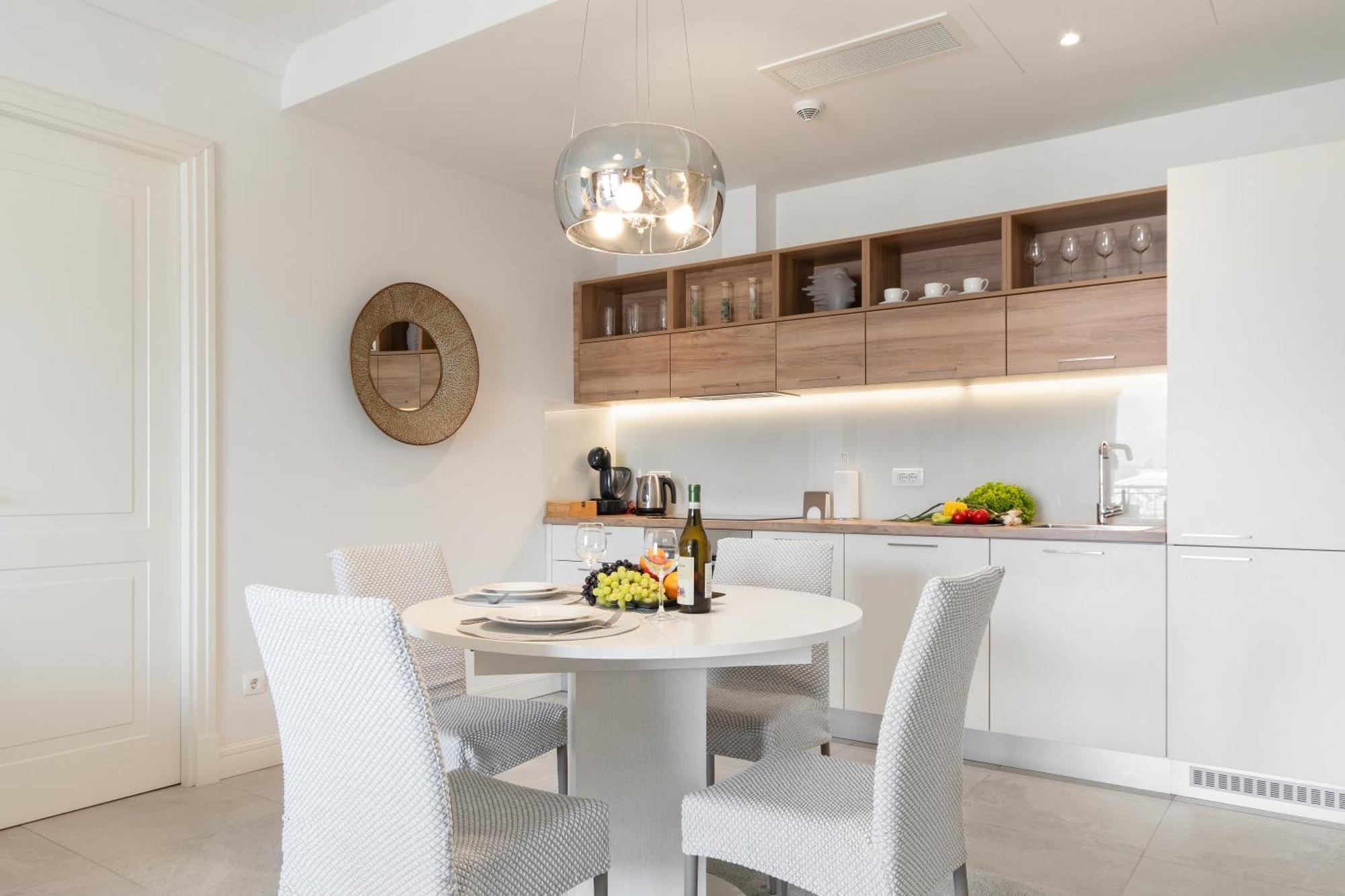 Lustica Apartman *